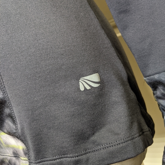 Performance Wear pull over half zip - Picture 4 of 6